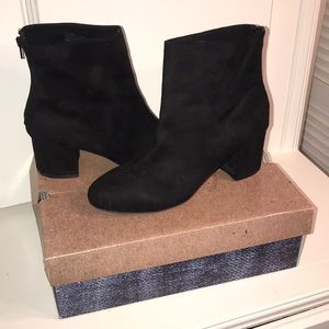 black boots. good condition with minor scuffs.